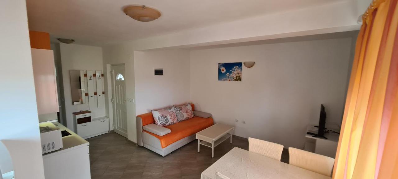Apartmani Cesar Ртина Экстерьер фото
